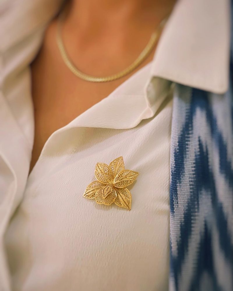 MamaKuna-prendedor-orquidea-Joyas-de-Autor-Monica-Villegas